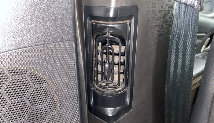 2019 Mahindra XUV500 W11 (O) AT, Diesel, Automatic, 1,23,925 km, Rear AC Vents