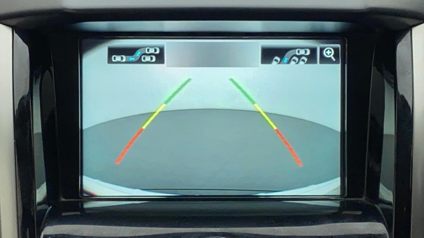 2019 Mahindra XUV500 W11 (O) AT, Diesel, Automatic, 1,23,925 km, Parking Camera