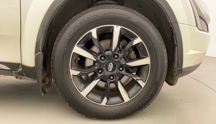 2019 Mahindra XUV500 W11 (O) AT, Diesel, Automatic, 1,23,925 km, Right Front Wheel