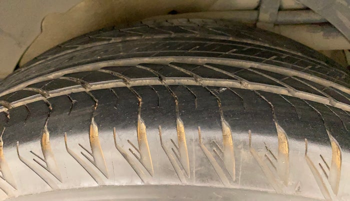 2019 Mahindra XUV500 W11 (O) AT, Diesel, Automatic, 1,23,925 km, Left Rear Tyre Tread