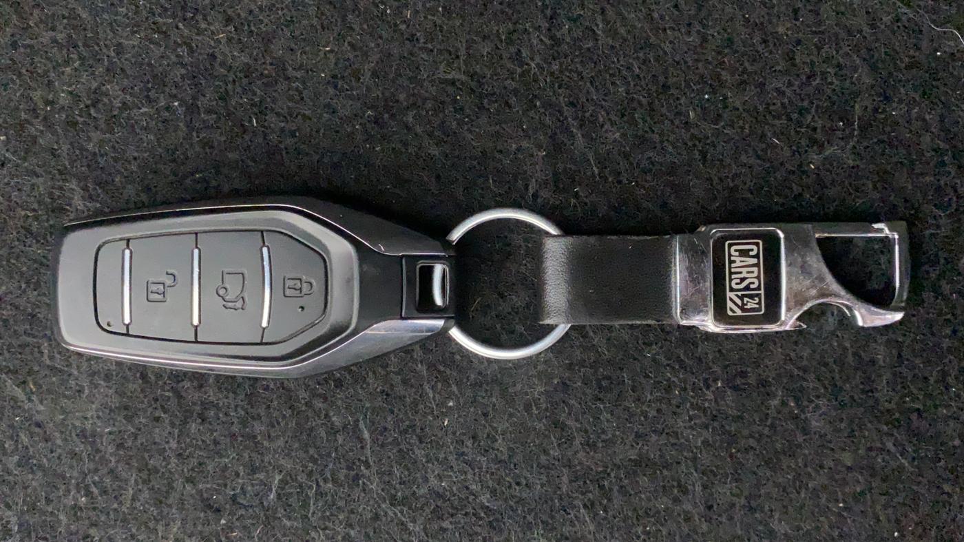 2019 Mahindra XUV500 W11 (O) AT, Diesel, Automatic, 1,23,925 km, Key Close Up