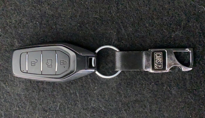 2019 Mahindra XUV500 W11 (O) AT, Diesel, Automatic, 1,23,925 km, Key Close Up
