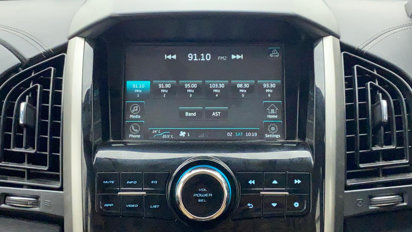 2019 Mahindra XUV500 W11 (O) AT, Diesel, Automatic, 1,23,925 km, Infotainment System
