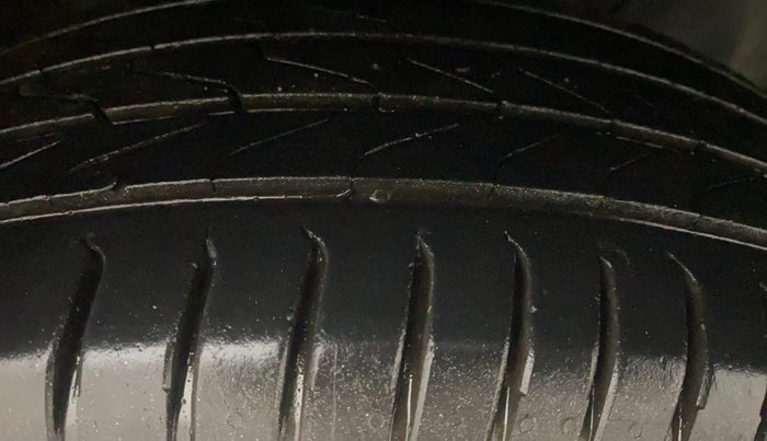 2015 Hyundai Elite i20 MAGNA 1.2, Petrol, Manual, 69,278 km, Right Front Tyre Tread