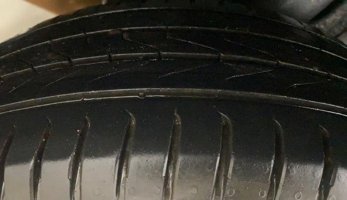 2015 Hyundai Elite i20 MAGNA 1.2, Petrol, Manual, 69,278 km, Right Rear Tyre Tread