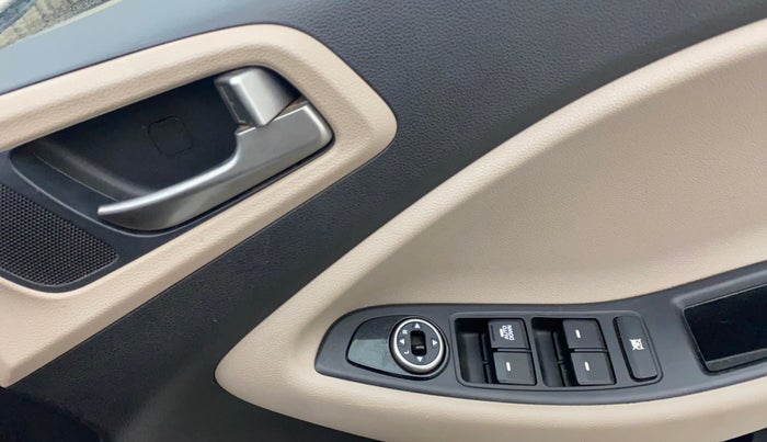 2015 Hyundai Elite i20 MAGNA 1.2, Petrol, Manual, 69,278 km, Driver Side Door Panels Control