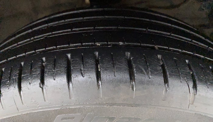 2019 Toyota Glanza G MT PETROL, Petrol, Manual, 19,399 km, Right Front Tyre Tread