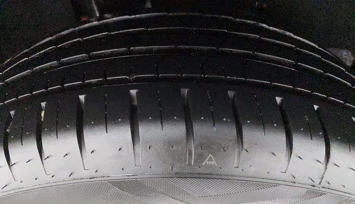 2019 Toyota Glanza G MT PETROL, Petrol, Manual, 19,399 km, Right Rear Tyre Tread