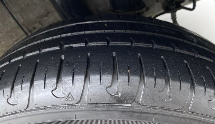 2018 Hyundai Grand i10 SPORTZ 1.2 KAPPA VTVT, CNG, Manual, 19,420 km, Left Rear Tyre Tread