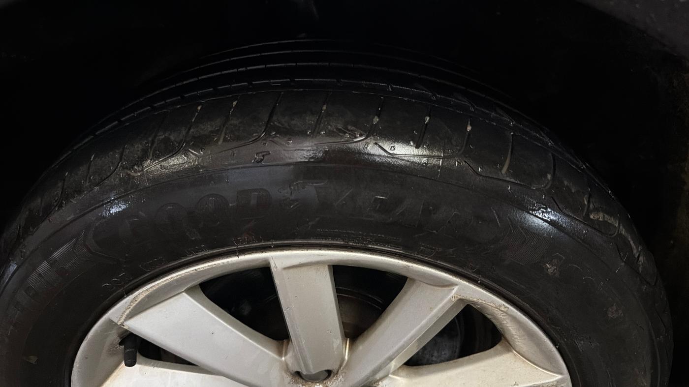2014 Skoda Superb ELEGANCE 1.8 TSI AT, Petrol, Automatic, 62,629 km, Left Rear Tyre Tread