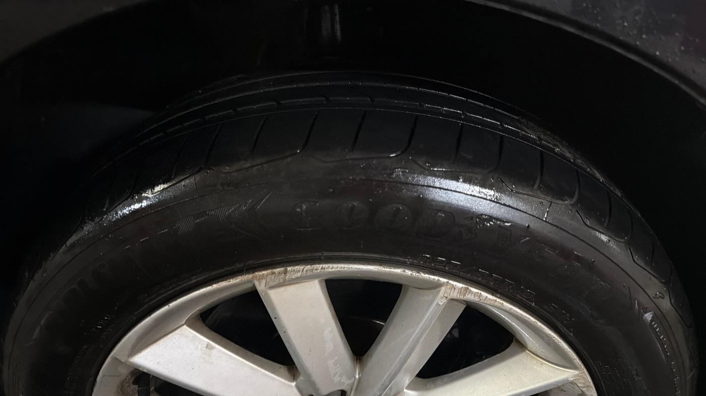 2014 Skoda Superb ELEGANCE 1.8 TSI AT, Petrol, Automatic, 62,629 km, Right Front Tyre Tread