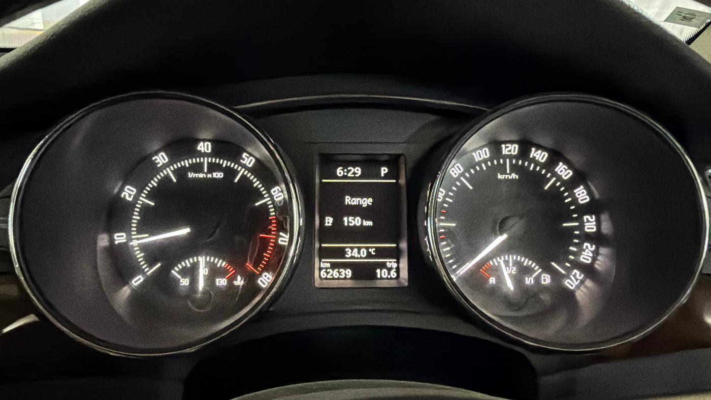2014 Skoda Superb ELEGANCE 1.8 TSI AT, Petrol, Automatic, 62,629 km, Odometer Image
