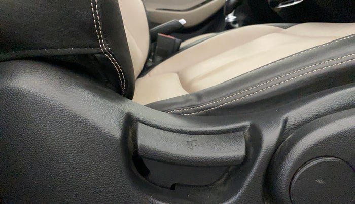 2017 Hyundai Elite i20 ASTA 1.2 (O), Petrol, Manual, 47,302 km, Driver Side Adjustment Panel