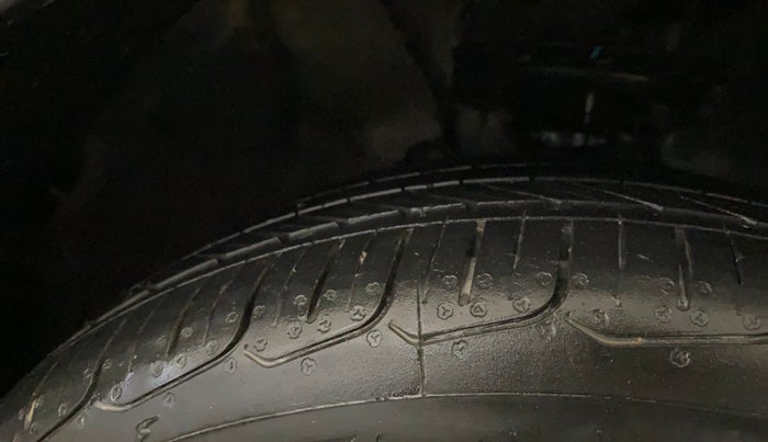 2017 Hyundai Elite i20 ASTA 1.2 (O), Petrol, Manual, 47,302 km, Right Front Tyre Tread