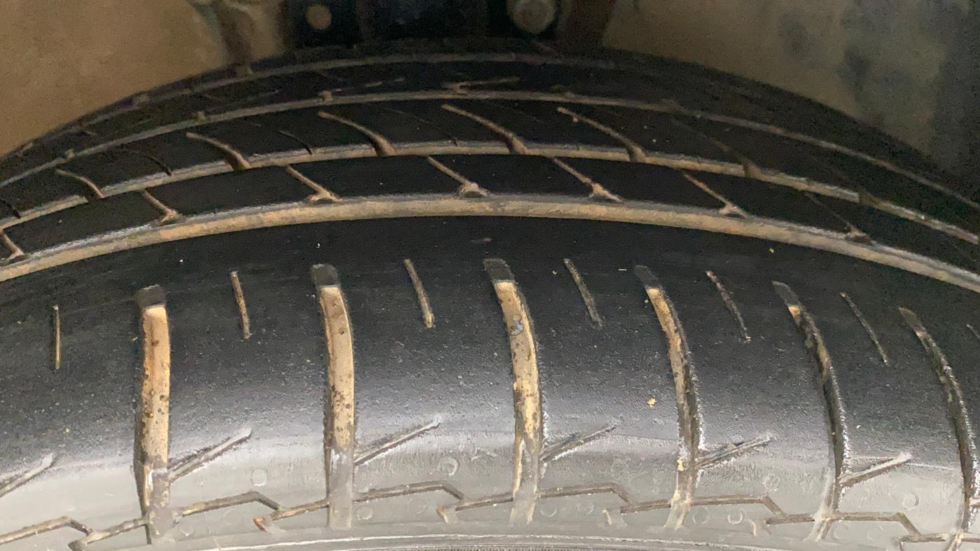 2018 Volkswagen Ameo HIGHLINE PLUS 1.5L AT 16 ALLOY, Diesel, Automatic, 90,794 km, Right Front Tyre Tread