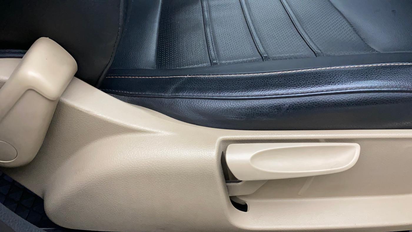 2018 Volkswagen Ameo HIGHLINE PLUS 1.5L AT 16 ALLOY, Diesel, Automatic, 90,794 km, Driver Side Adjustment Panel