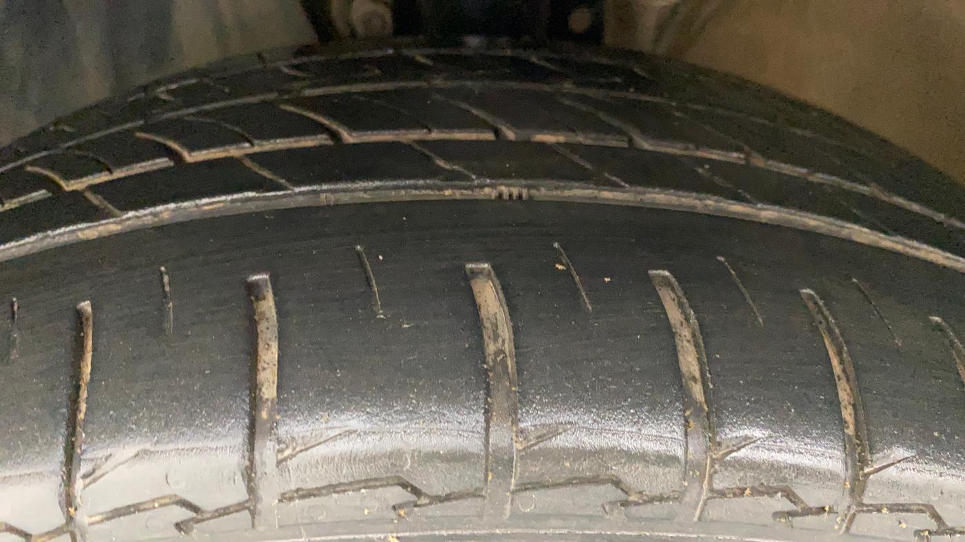 2018 Volkswagen Ameo HIGHLINE PLUS 1.5L AT 16 ALLOY, Diesel, Automatic, 90,794 km, Left Front Tyre Tread