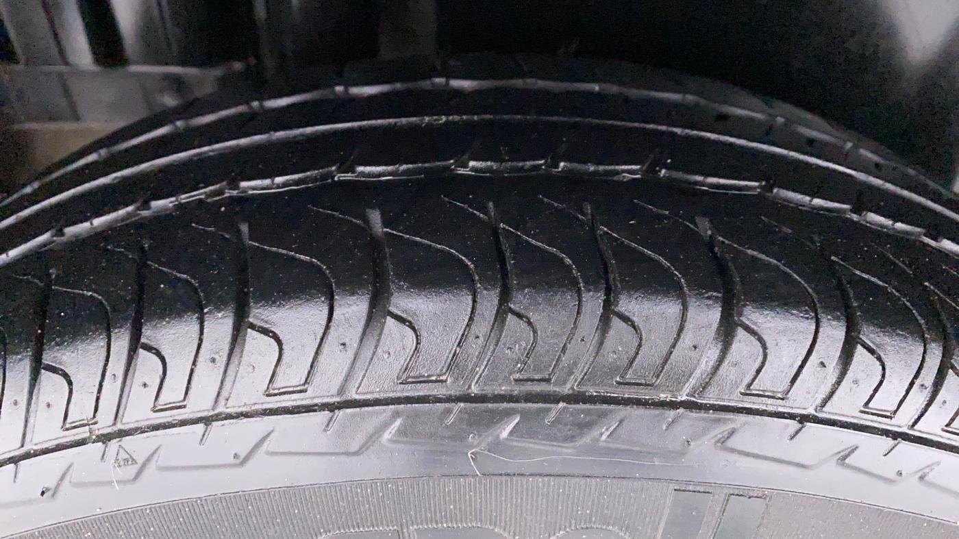2016 Maruti Swift VDI OPT, Diesel, Manual, 72,491 km, Right Rear Tyre Tread