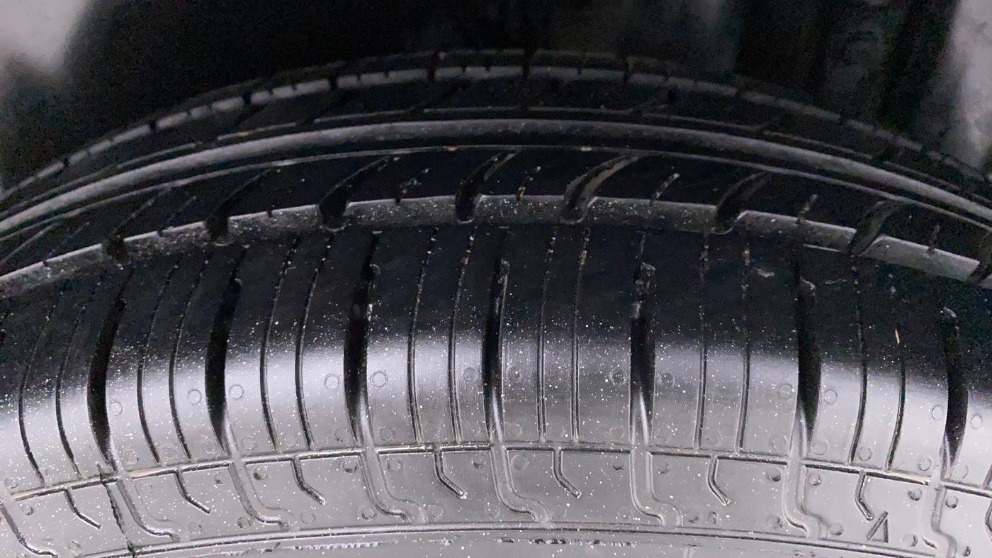2016 Maruti Swift VDI OPT, Diesel, Manual, 72,491 km, Left Rear Tyre Tread
