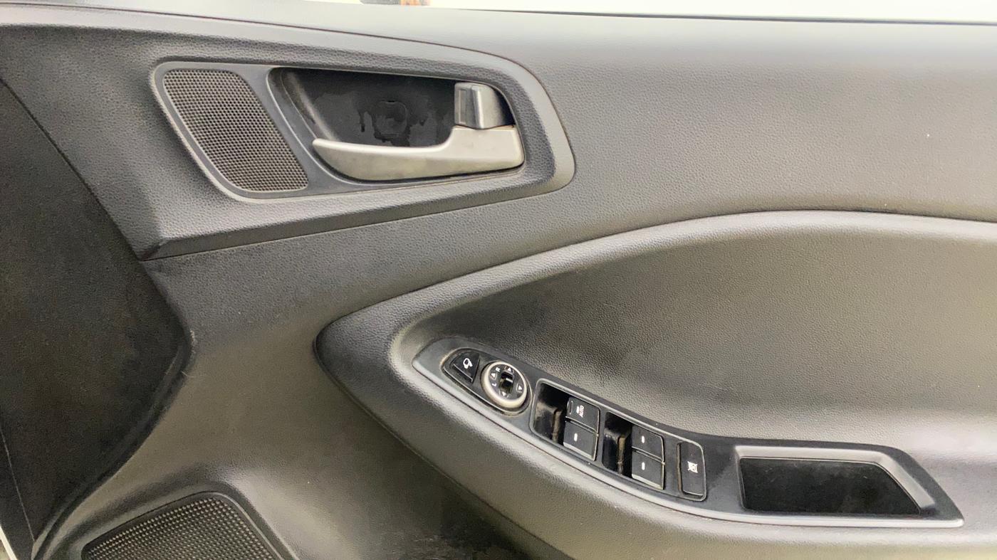 2015 Hyundai i20 Active 1.4 SX, Diesel, Manual, 91,393 km, Driver Side Door Panels Control