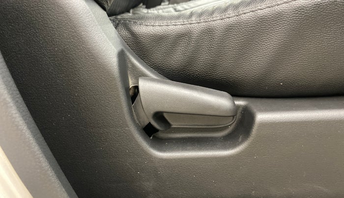 2017 Maruti Wagon R 1.0 VXI OPT, Petrol, Manual, 29,992 km, Driver Side Adjustment Panel