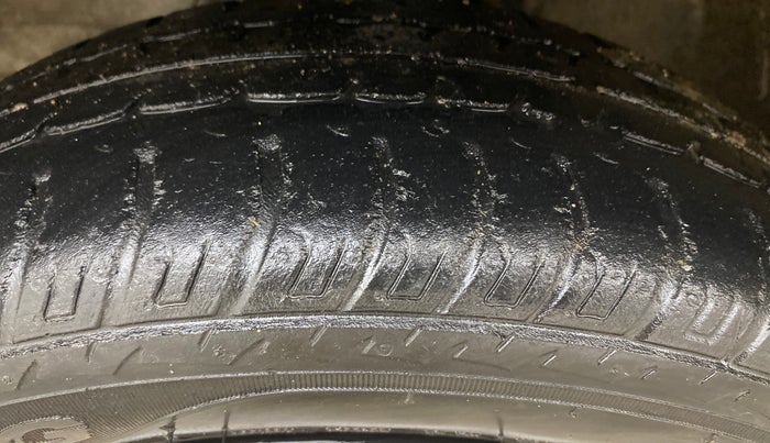 2017 Maruti Wagon R 1.0 VXI OPT, Petrol, Manual, 29,992 km, Left Front Tyre Tread