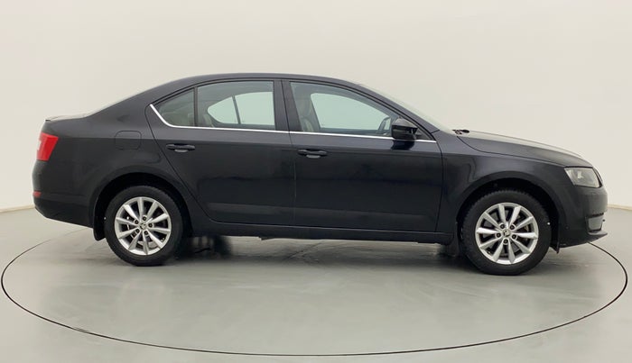 2015 Skoda Octavia ELEGANCE 1.8 TSI AT, Petrol, Automatic, 38,193 km, Right Side View