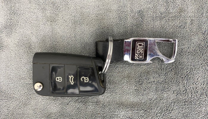 2015 Skoda Octavia ELEGANCE 1.8 TSI AT, Petrol, Automatic, 38,193 km, Key Close Up