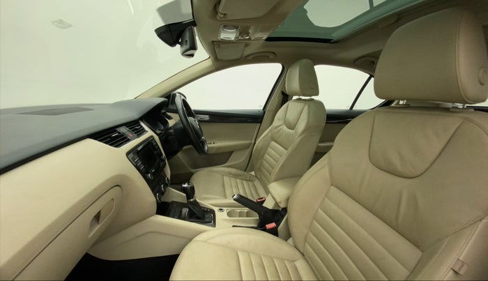 2015 Skoda Octavia ELEGANCE 1.8 TSI AT, Petrol, Automatic, 38,193 km, Right Side Front Door Cabin