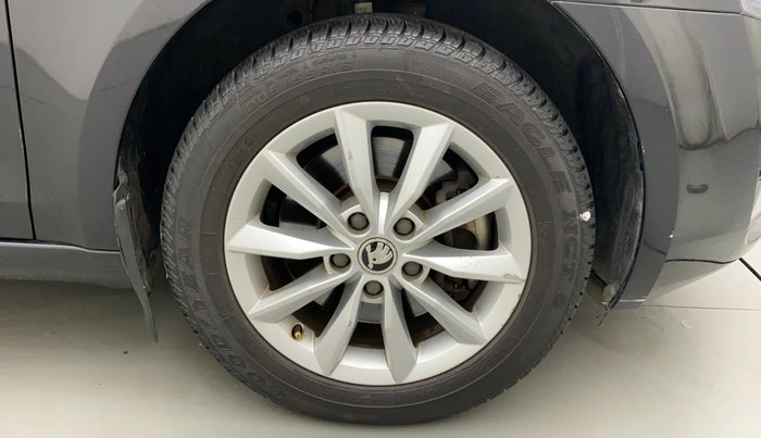 2015 Skoda Octavia ELEGANCE 1.8 TSI AT, Petrol, Automatic, 38,193 km, Right Front Wheel