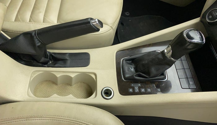 2015 Skoda Octavia ELEGANCE 1.8 TSI AT, Petrol, Automatic, 38,193 km, Gear Lever