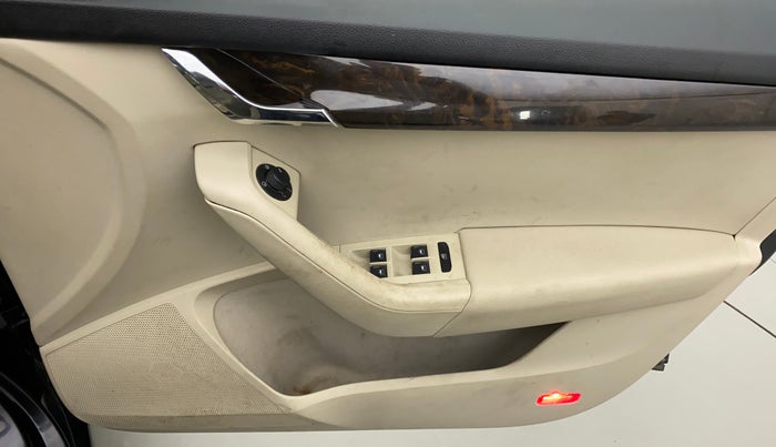 2015 Skoda Octavia ELEGANCE 1.8 TSI AT, Petrol, Automatic, 38,193 km, Driver Side Door Panels Control