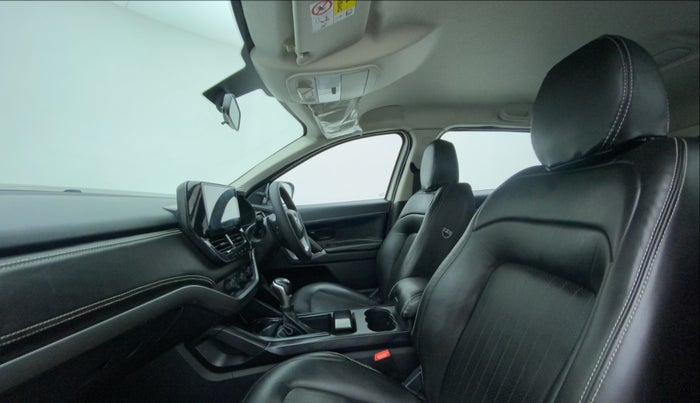 2021 Tata Harrier XMA 2.0L KRYOTEC, Diesel, Automatic, 27,397 km, Right Side Front Door Cabin