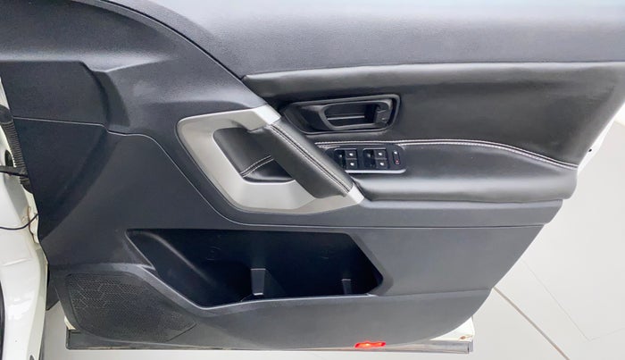 2021 Tata Harrier XMA 2.0L KRYOTEC, Diesel, Automatic, 27,397 km, Driver Side Door Panels Control