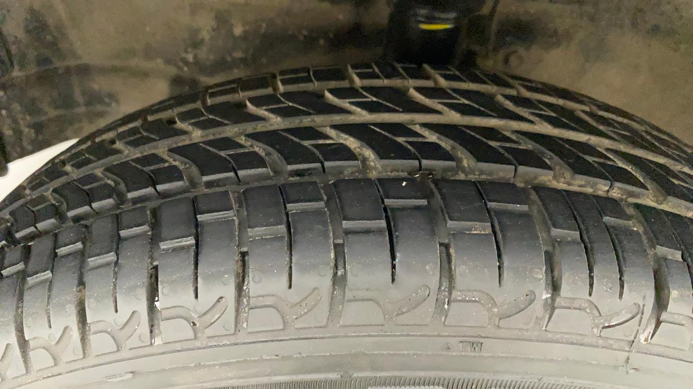 2013 Maruti Wagon R 1.0 VXI, Petrol, Manual, 50,946 km, Left Front Tyre Tread