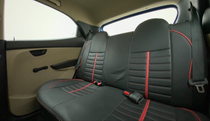 2013 Hyundai Eon MAGNA PLUS, CNG, Manual, 57,852 km, Right Side Rear Door Cabin