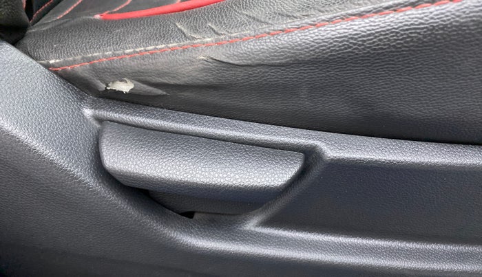 2013 Hyundai Eon MAGNA PLUS, CNG, Manual, 57,852 km, Driver Side Adjustment Panel