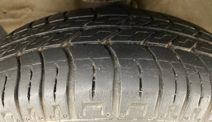 2016 Maruti Omni 5 SEATER, Petrol, Manual, 27,393 km, Right Front Tyre Tread