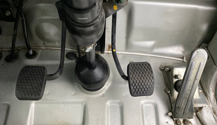 2016 Maruti Omni 5 SEATER, Petrol, Manual, 27,393 km, Pedals