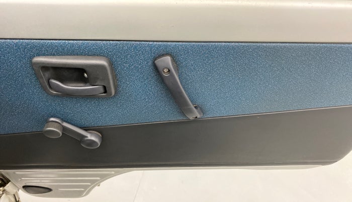 2016 Maruti Omni 5 SEATER, Petrol, Manual, 27,393 km, Driver Side Door Panels Control