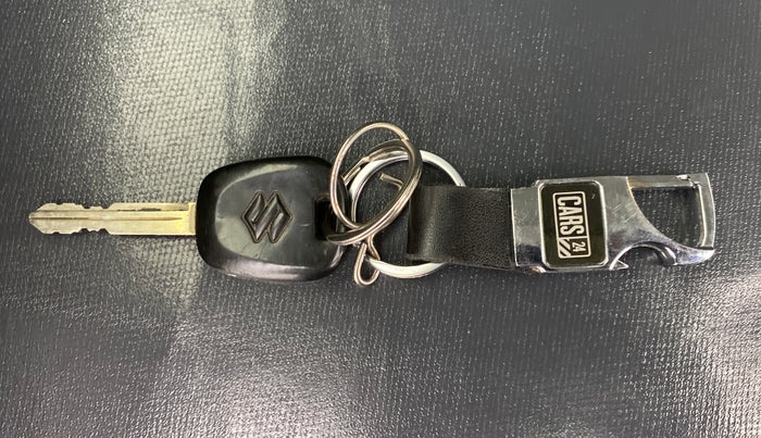 2016 Maruti Omni 5 SEATER, Petrol, Manual, 27,393 km, Key Close Up