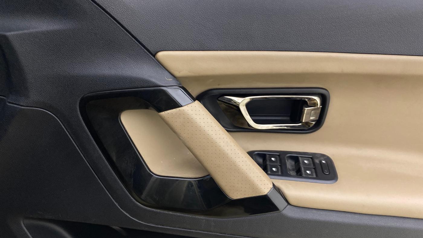 2022 Tata Harrier XZ PLUS 2.0L KAZIRANGA, Diesel, Manual, 80,821 km, Driver Side Door Panels Control