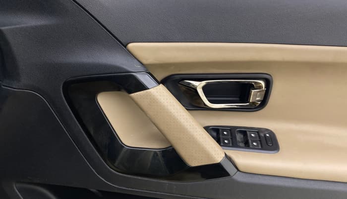 2022 Tata Harrier XZ PLUS 2.0L KAZIRANGA, Diesel, Manual, 80,821 km, Driver Side Door Panels Control