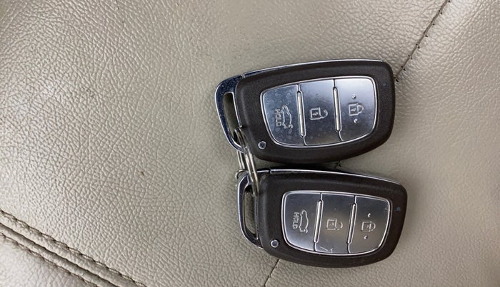 2015 Hyundai Grand i10 ASTA AT 1.2 KAPPA VTVT, Petrol, Automatic, 83,202 km, Key Close Up