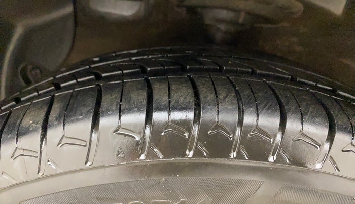 2015 Hyundai Grand i10 ASTA AT 1.2 KAPPA VTVT, Petrol, Automatic, 83,202 km, Left Front Tyre Tread