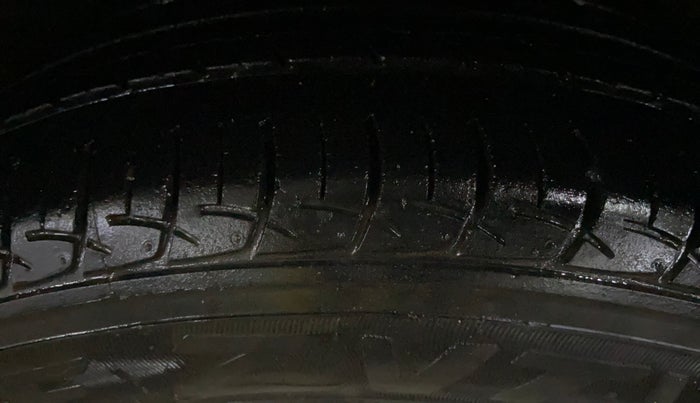 2017 Maruti Ciaz VXI+, Petrol, Manual, 33,005 km, Left Rear Tyre Tread