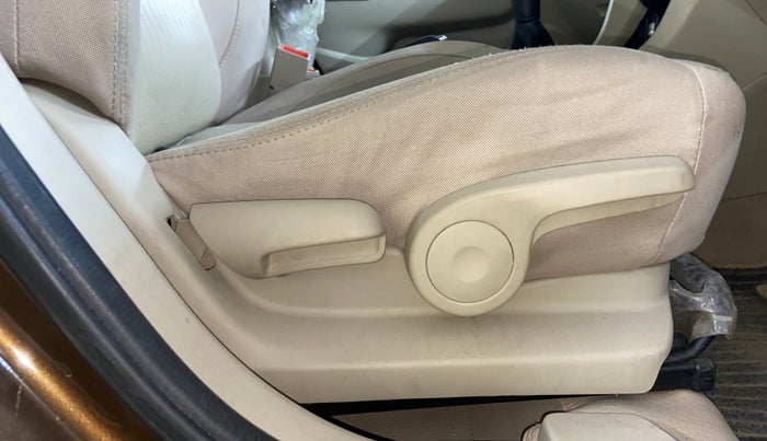 2017 Maruti Ciaz VXI+, Petrol, Manual, 33,005 km, Driver Side Adjustment Panel