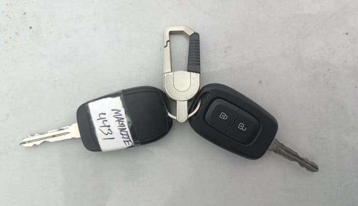 2023 Nissan MAGNITE XL, Petrol, Manual, 25,694 km, Key Close Up