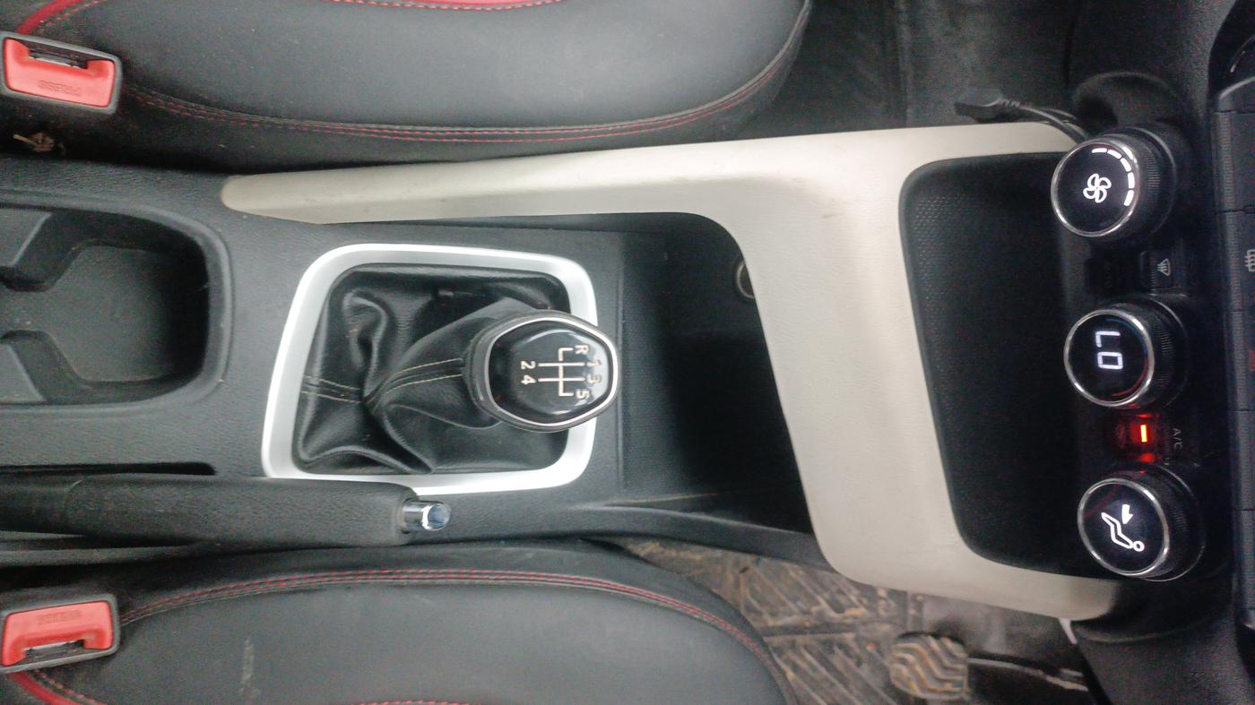 2023 Nissan MAGNITE XL, Petrol, Manual, 25,694 km, Gear Lever