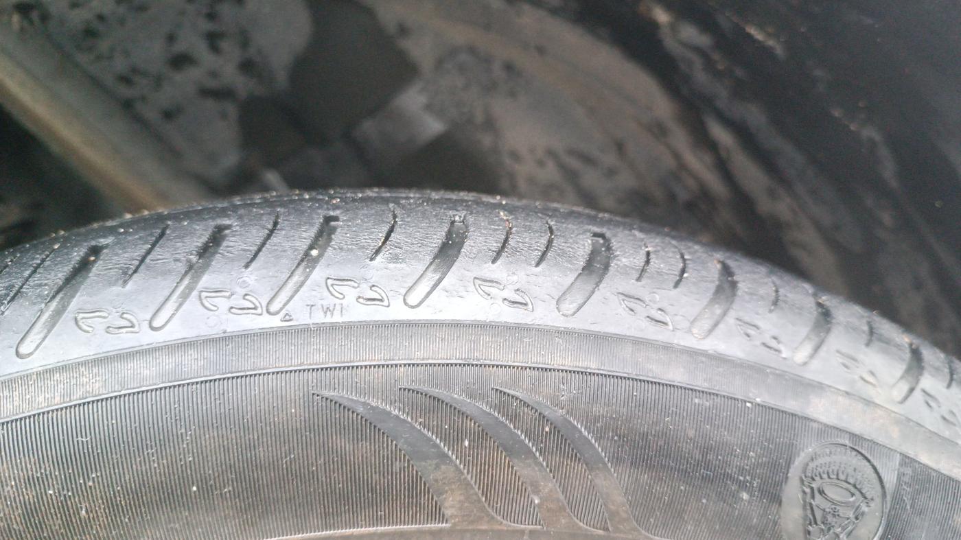 2023 Nissan MAGNITE XL, Petrol, Manual, 25,694 km, Right Front Tyre Tread